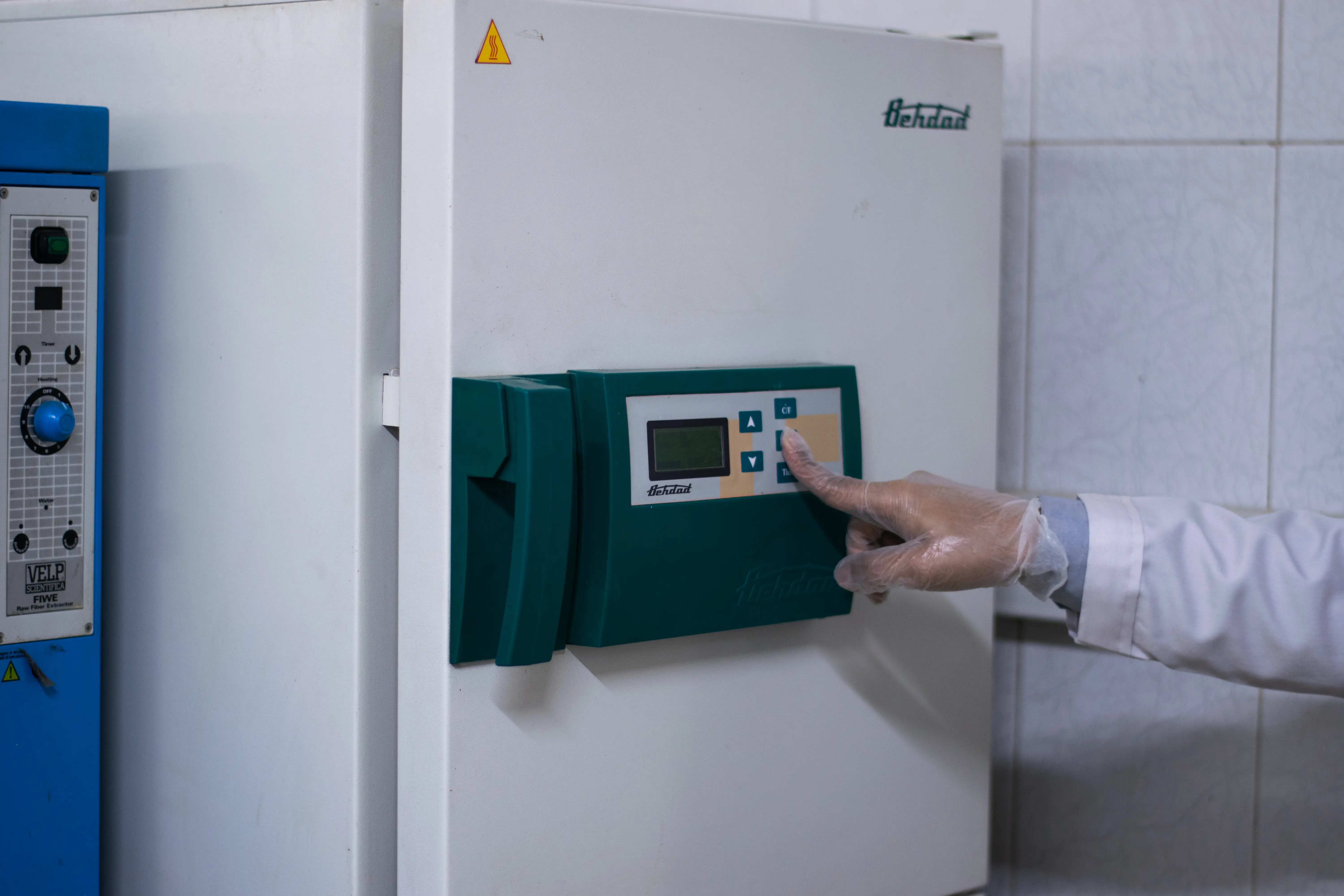آزمایشگاه شرکت خوراک دام و طیور هرم طلایی شرق